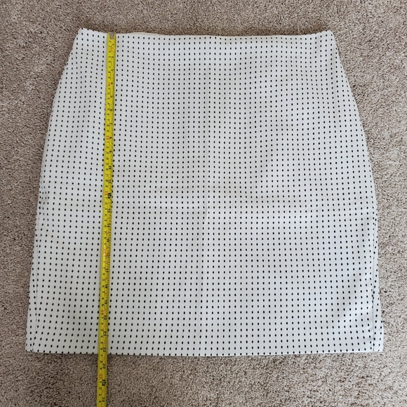 Express Women's Pencil Skirt, White/Black (Size 18) - Picture 6 of 7
